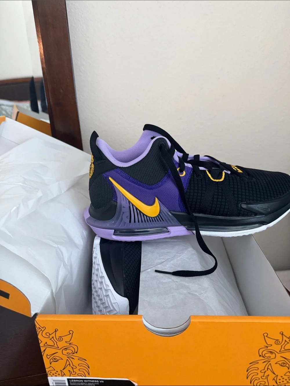 Witness VII Basketball Shoes Box - Black/Gold/Lilac - Picture 4 of 5